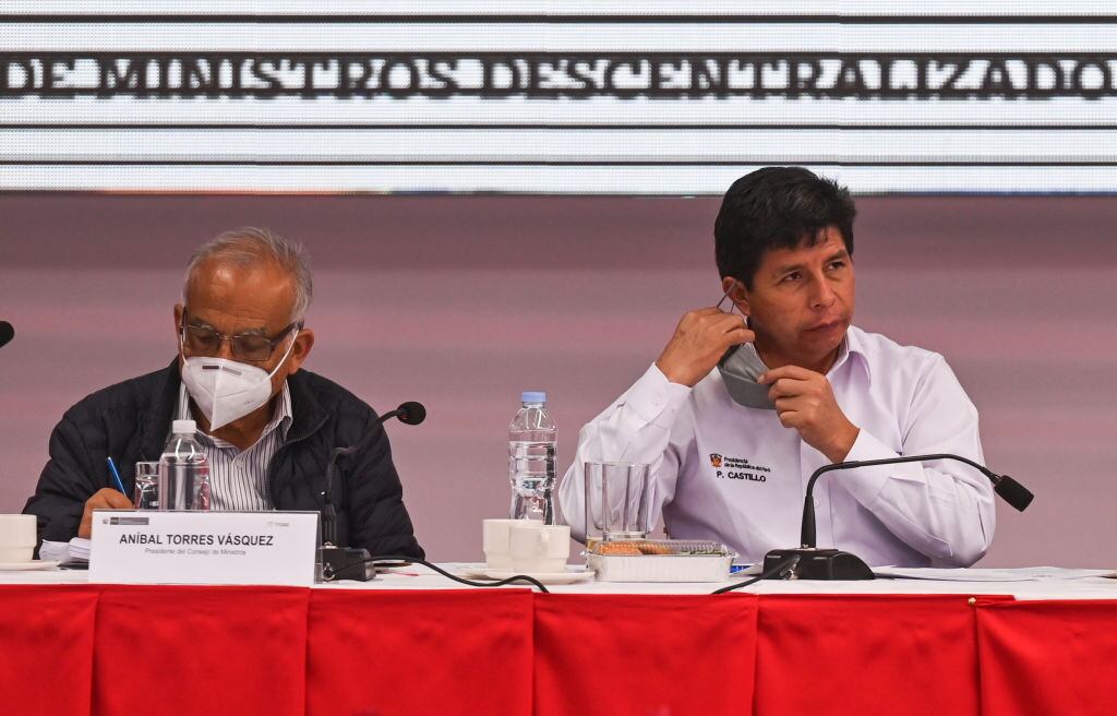 Aníbal Torres y el presidente de Perú Pedro Castillo: (Photo by Artur Widak/NurPhoto via Getty Images)