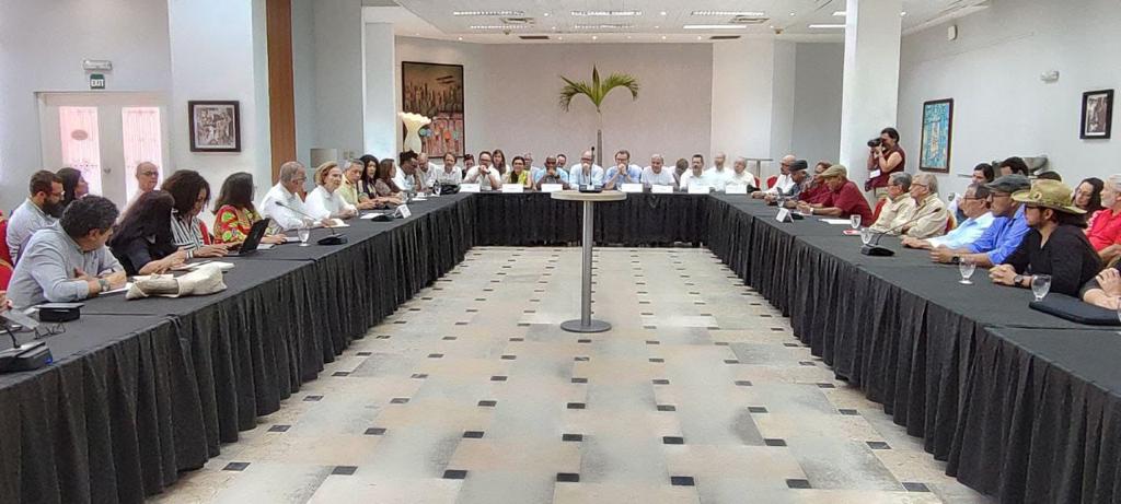 Delegaciones del Gobierno Nacional y el ELN. Foto: Cortesía