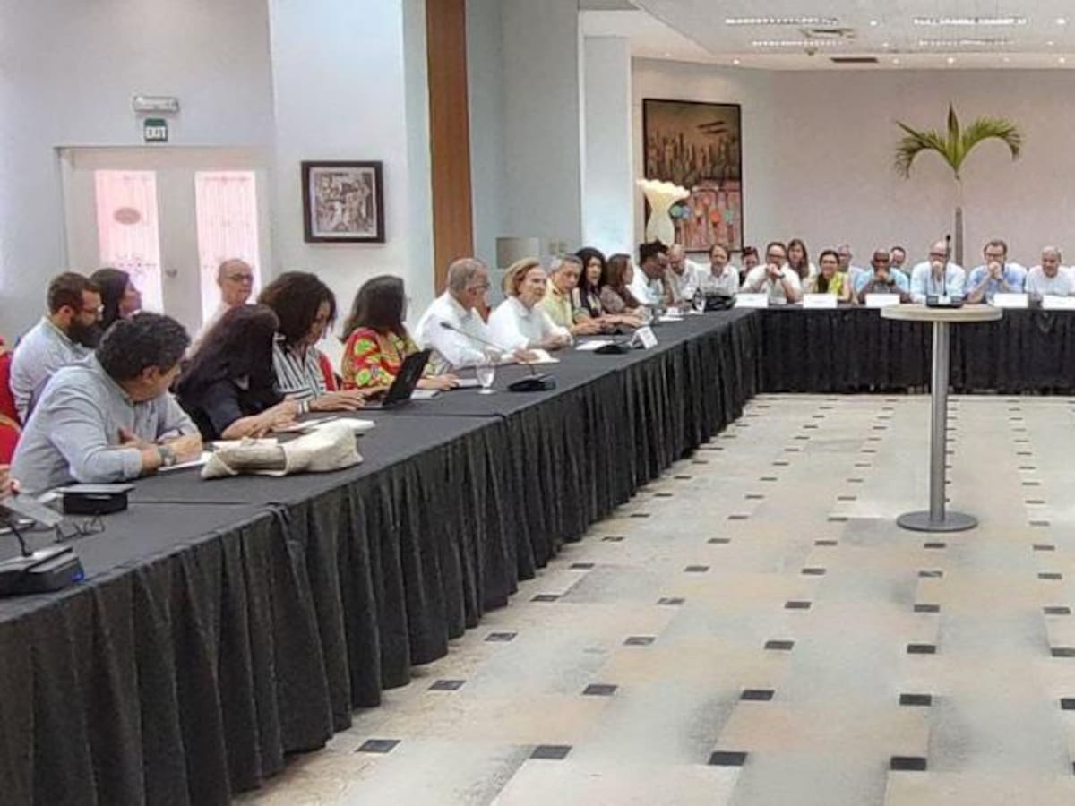 Gobierno y ELN firmaron acuerdo para incluir a ciudadanos en proceso de paz