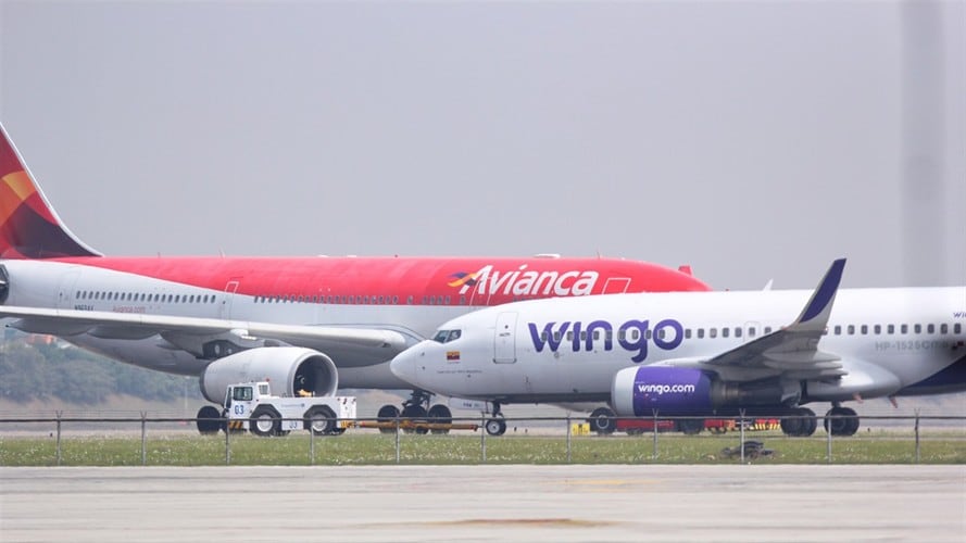 Finalmente la Aerocivil recomendó a los pasajeros que tienen vuelos programados en horas de la madrugada de este lunes entrar en contacto con sus  aerolíneas con el fin de verificar posibles cambios e. Foto: Colprensa