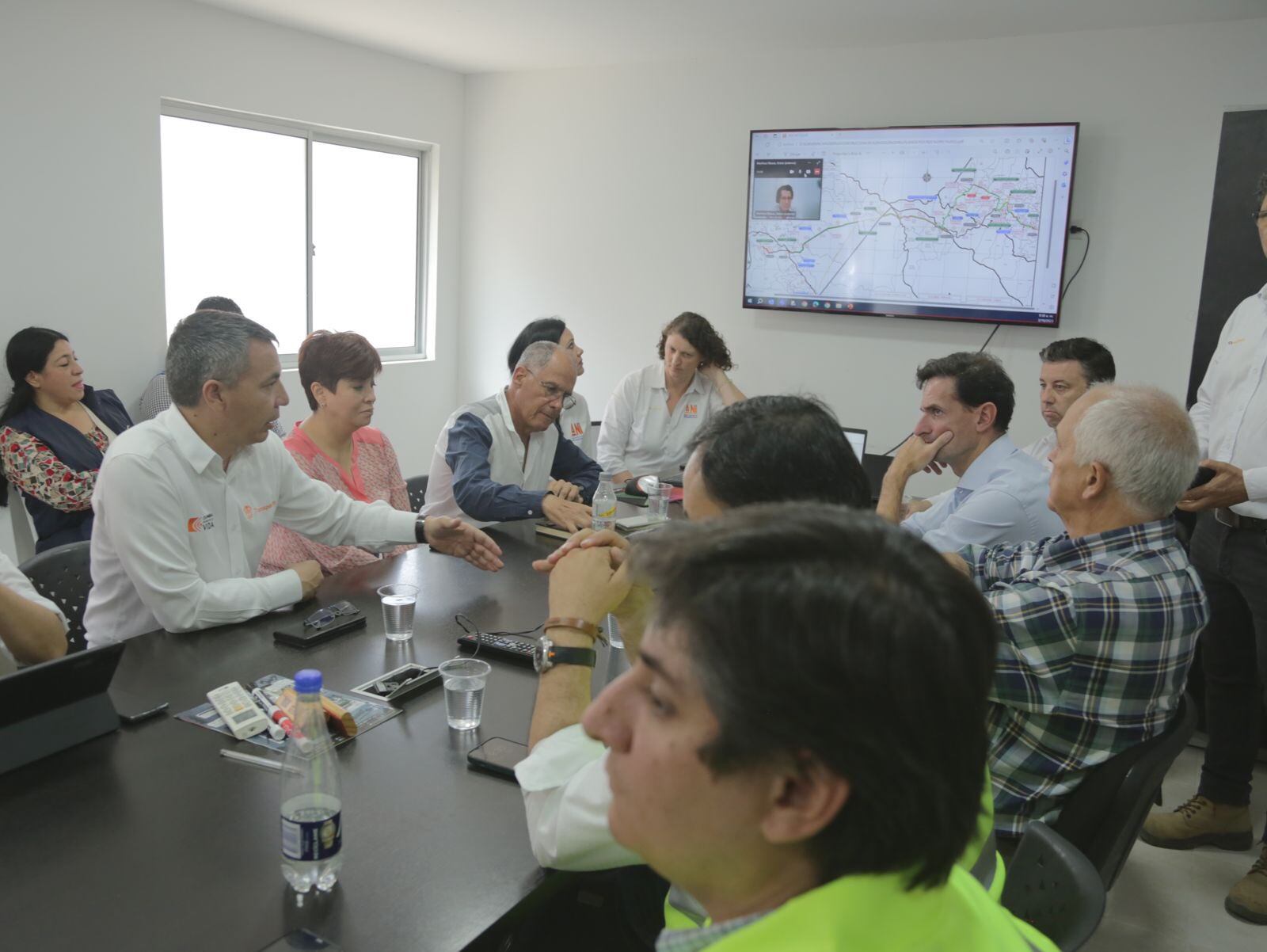 Reunión para devolver la movilidad a la vía Bucaramanga – Barrancabermeja. Foto: Ministerio de Transporte