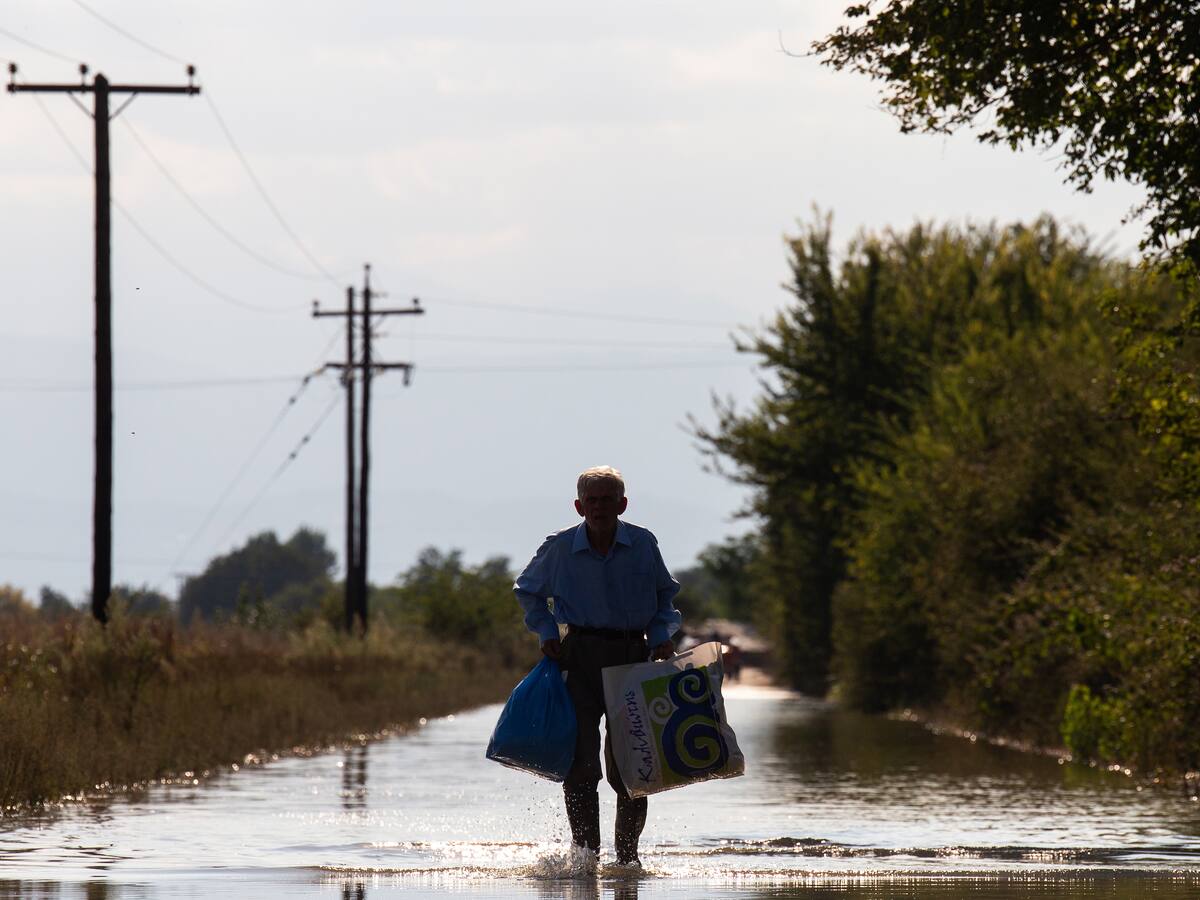 Sube a doce el número de fallecidos por las inundaciones en Grecia