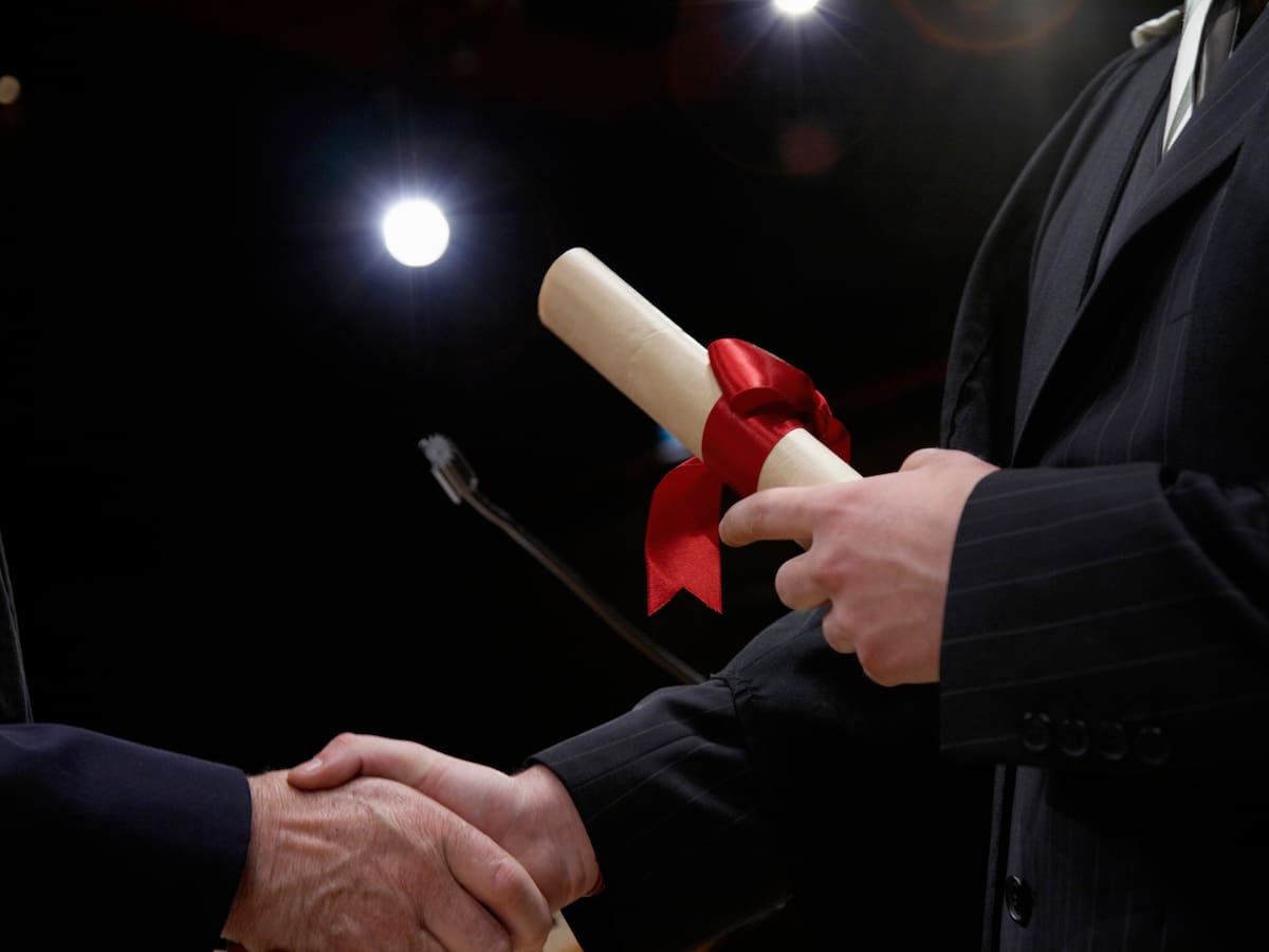 ¿Cómo validar el bachillerato venezolano en Colombia? Pasos para hacer la solicitud