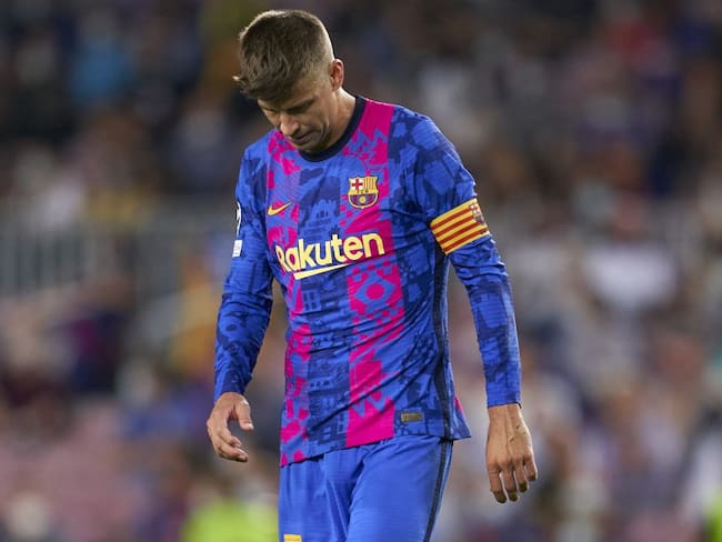 Gerard Piqué terminó el partido ante el Bayern Múnich portando la cinta de capitán del Barcelona.
