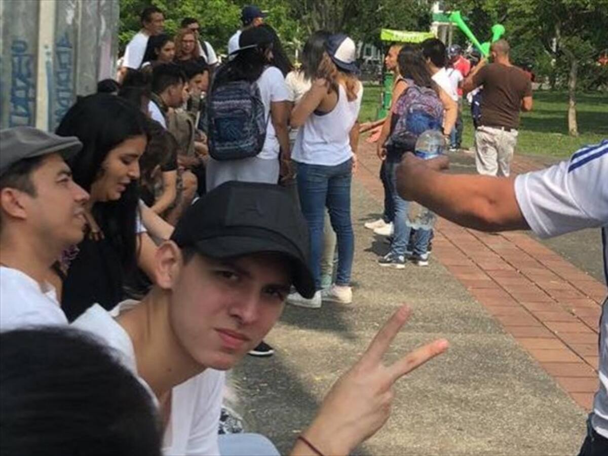 Estudiantes marcharon en Cali por supuesto fraude electoral