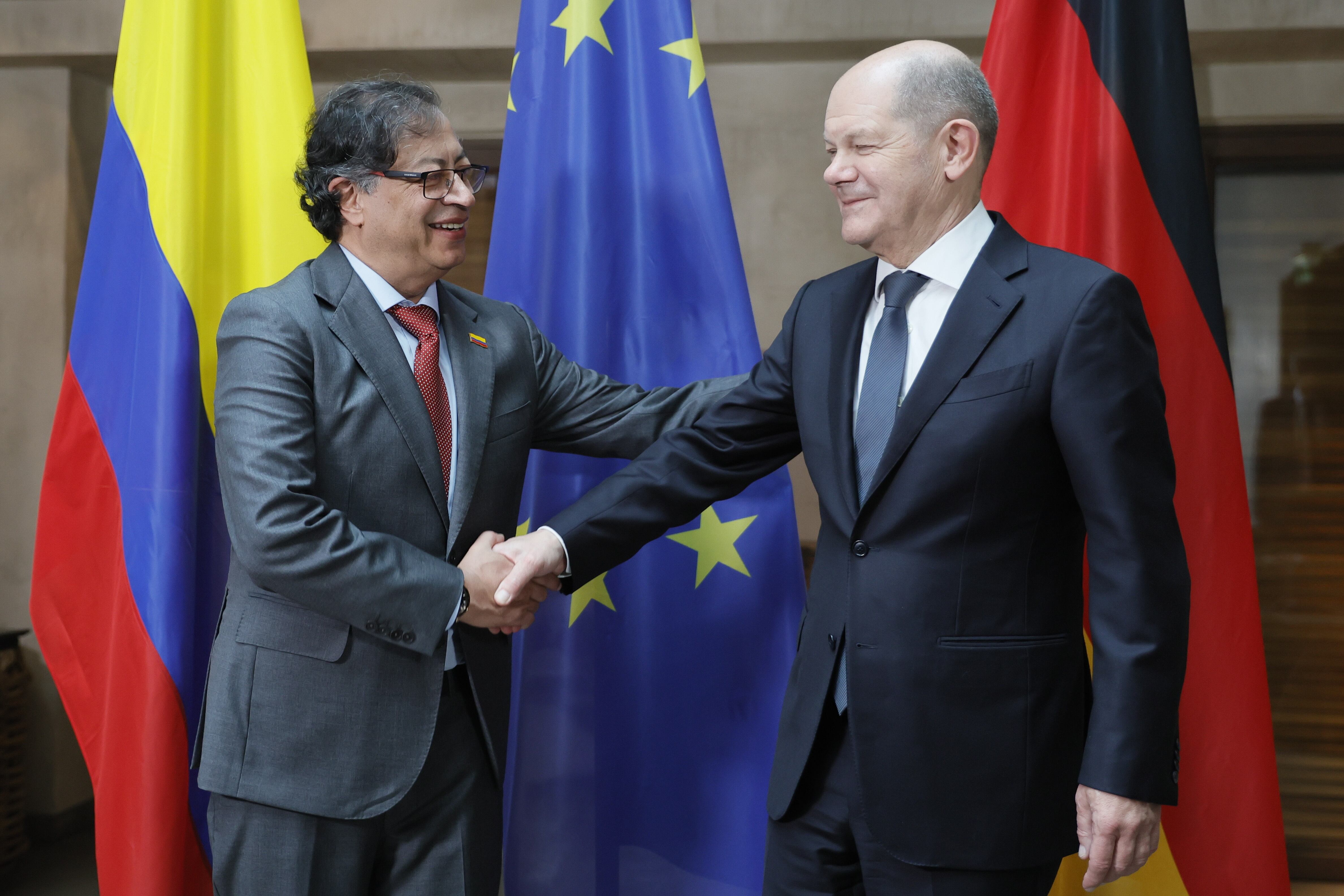 El canciller alemán Olaf Scholz (d) y el presidente Gustavo Petro. EFE/EPA/RONALD WITTEK / POOL