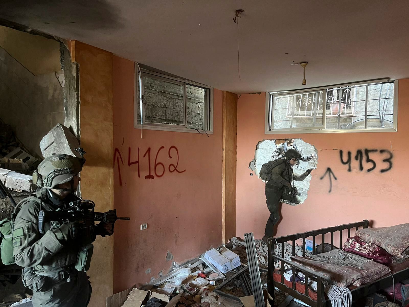 JERUSALÉN, 04/02/2024.- El Ejército israelí desmanteló este domingo el cuartel general de la Brigada de Jan  Yunis de Hamás, donde se encontraba un centro de entrenamiento y las oficinas de su comandante Mohamed Sinwar, hermano de Yahya Sinwar, líder del grupo islamista dentro de al Franja de Gaza, según fuentes militares. El complejo, conocido como Al Qadsia, era la base principal de esa brigada, una de las más poderosas del brazo armado de Hamás, y allí se planificó y se entrenó a miembros del grupo para los ataques del 7 de octubre en Israel, informó hoy el Ejército. EFE/Ejército de Israel -SOLO USO EDITORIAL/SOLO DISPONIBLE PARA ILUSTRAR LA NOTICIA QUE ACOMPAÑA (CRÉDITO OBLIGATORIO)-