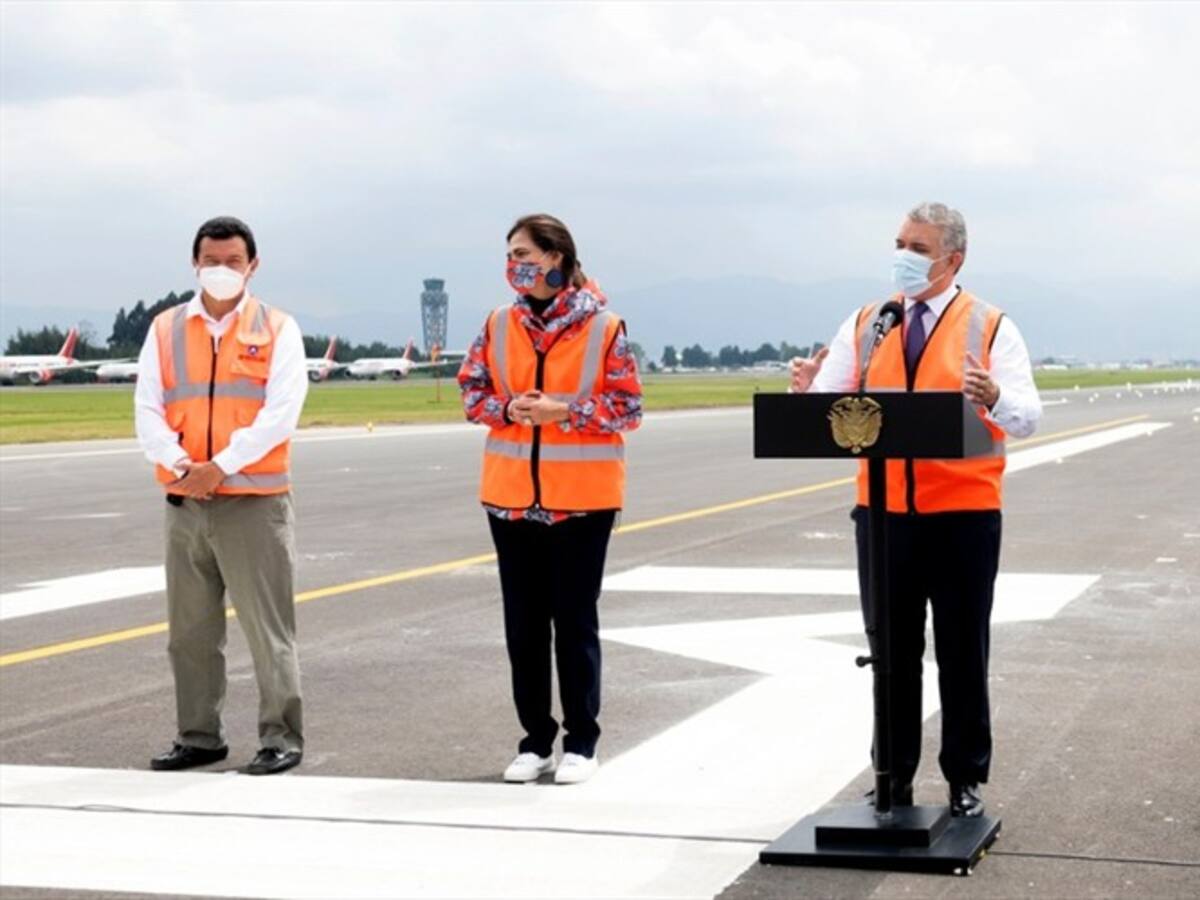 Duque entrega obras de rehabilitación de la pista sur del Aeropuerto El Dorado