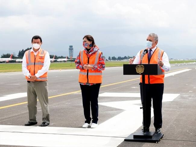 Duque entrega obras de rehabilitación de la pista sur del Aeropuerto El Dorado. Foto: Presidencia de la República