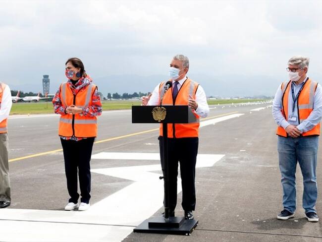 Duque entrega obras de rehabilitación de la pista sur del Aeropuerto El Dorado. Foto: Presidencia de la República