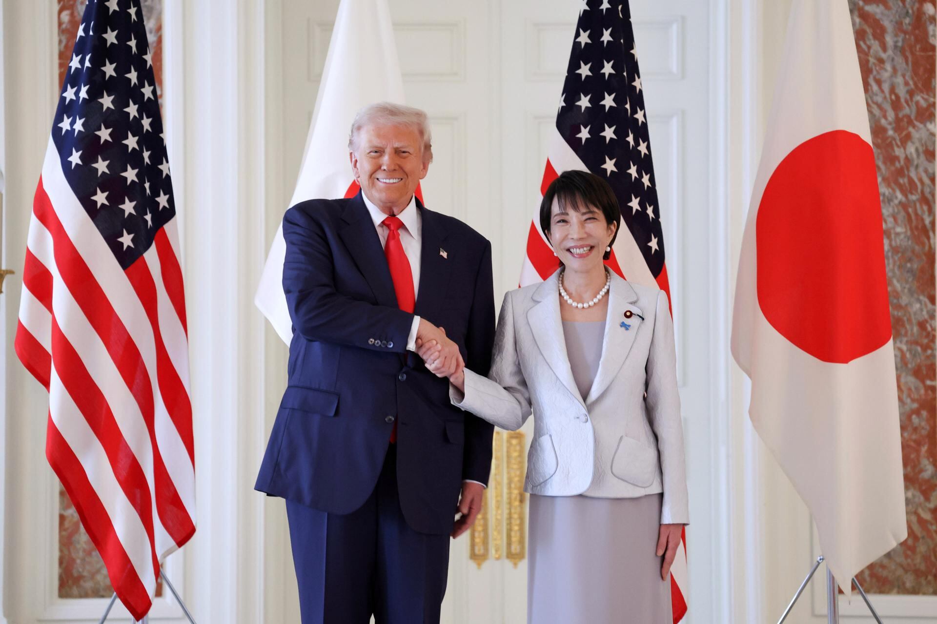 Sanae Takaichi, primera ministra de Japón, nominó a Donald Trump al Premio Nobel de la Paz. Foto: EFE/EPA/JAPAN POOL / JIJI PRESS EDITORIAL USE ONLY/JAPAN OUT