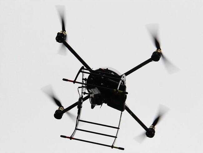 Organizaciones sociales advirtieron que los vehículos aéreos no tripulados hicieron varios recorridos en la vivienda del excombatiente . Foto: Colprensa