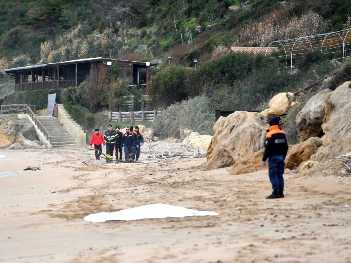 Continúa búsqueda de migrantes tras naufragio que dejó 62 muertos al sur de Italia