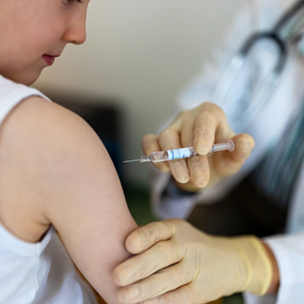 Con 18.000 dosis de Sinovac se reanuda la vacunación COVID-19 para niños de 3 a 11 años