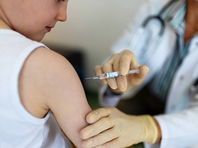 se reanuda la vacunación COVID-19 para niños de 3 a 11 años. Foto: Getty