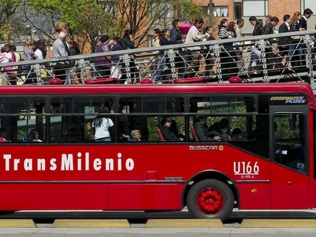 Andrés Ortiz falleció en 2018 en la estación de Transmilenio de la 142 con Autopista Norte, tras saltar la máquina registradora para no pagar el pasaje. Foto: Getty Images