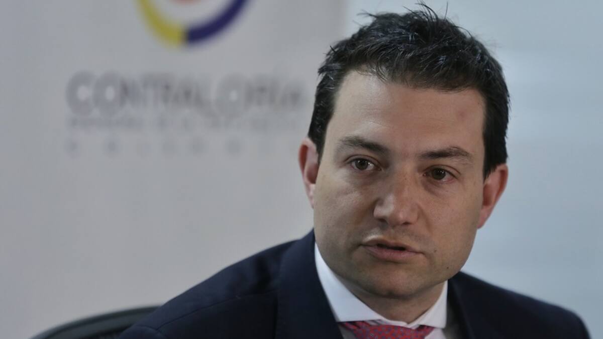 Contralor asegura que reciben “permanentes presiones” de grupos de poder