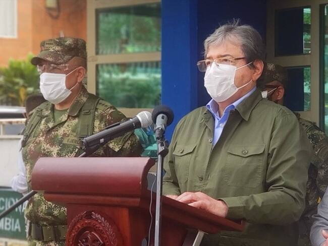 "Vamos a derrotar a los criminales, vamos a capturar a los delincuentes, los vamos a poner en las manos de las autoridades competentes", dijo el ministro Carlos Holmes Trujillo. Foto: Cortesía