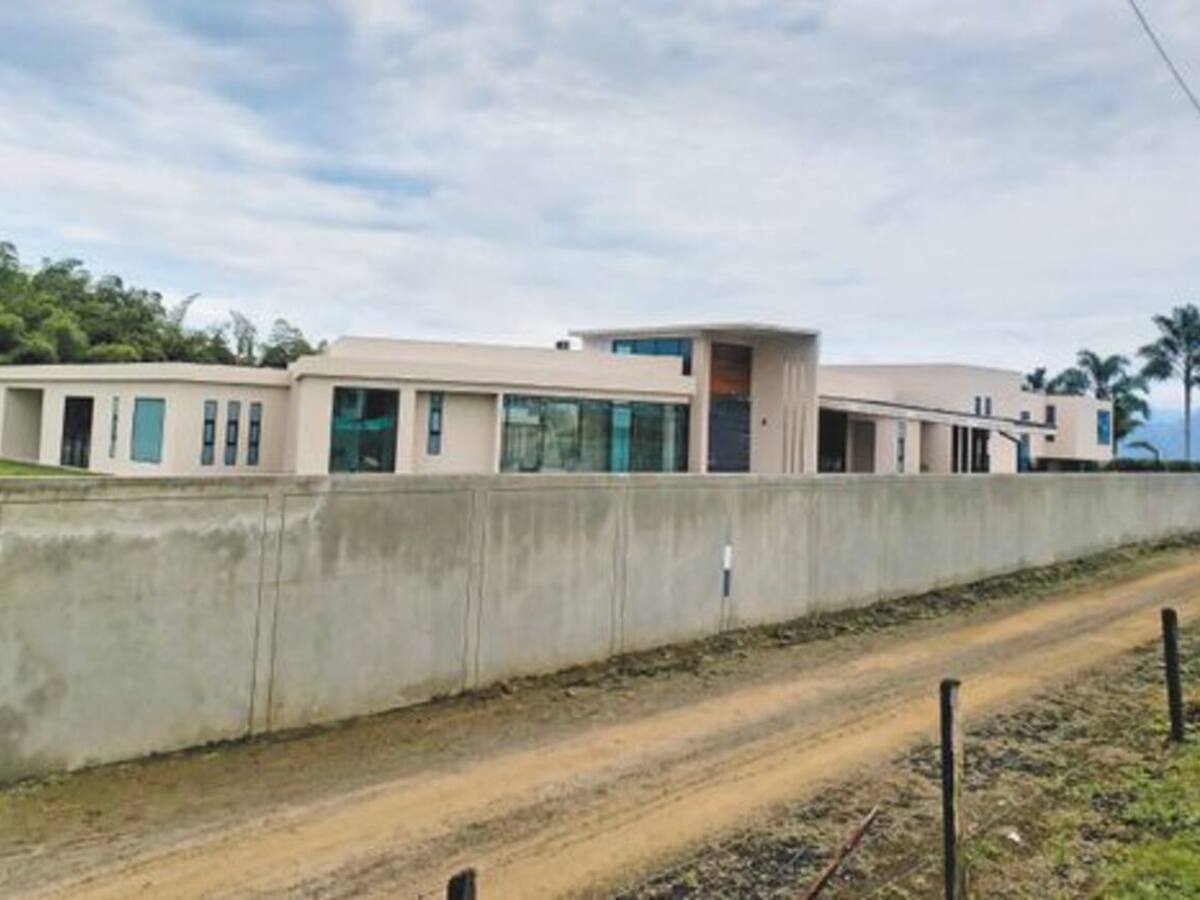 Inconsistencias en negocio del contralor y su esposa para comprar mansión en Pereira