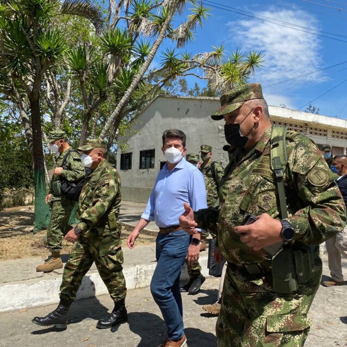 Precandidatos presidenciales piden fortalecer la inteligencia ante escalada terrorista