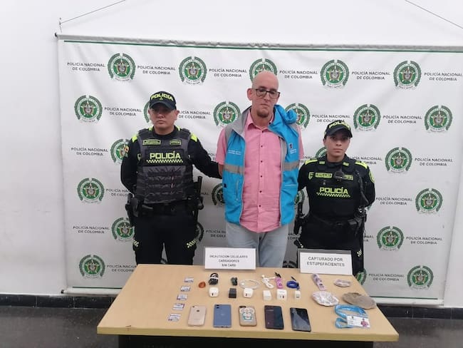 Capturan a contratista de la Alcaldía de Medellín por intentar ingresar drogas a estación de Policía. Foto: Alcaldía de Medellín.