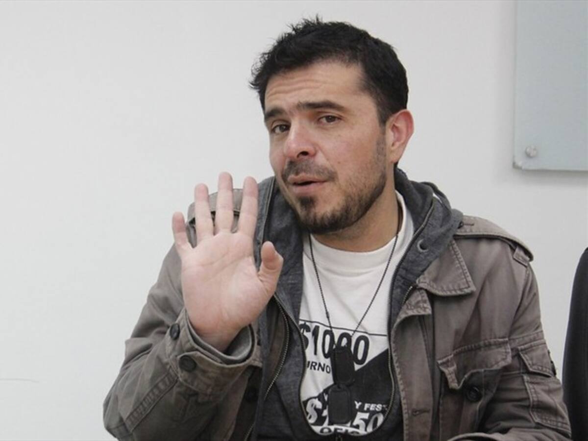 Carro de Diego Camargo y su familia quedó al borde de un barranco