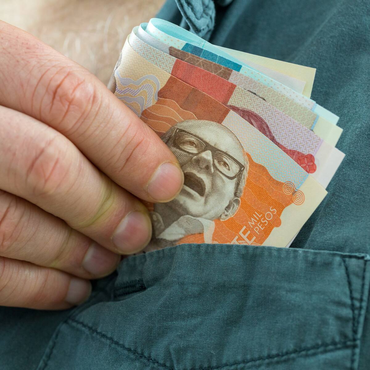 Centrales obreras piden que salario mínimo 2022 se ubique en 1.125.000 pesos