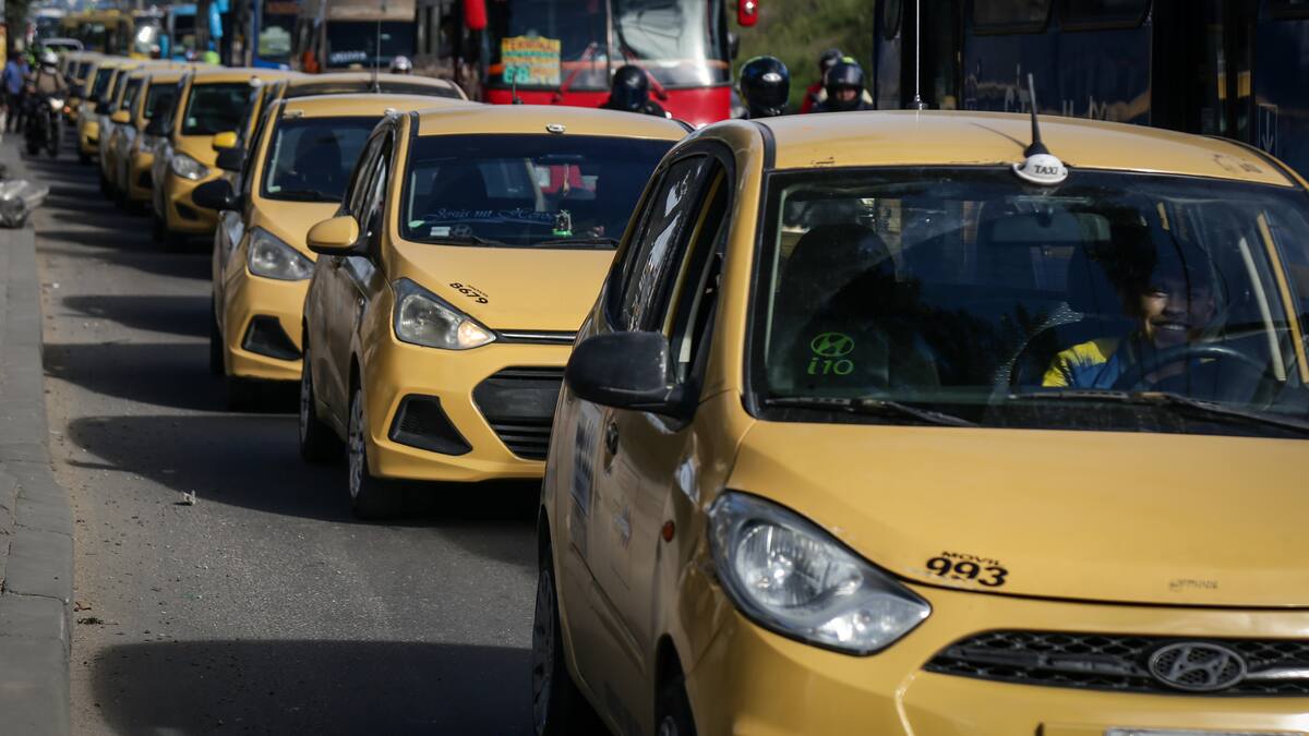 Refuerzan sanciones a taxistas que hagan cobros injustos a viajeros del Aeropuerto El Dorado