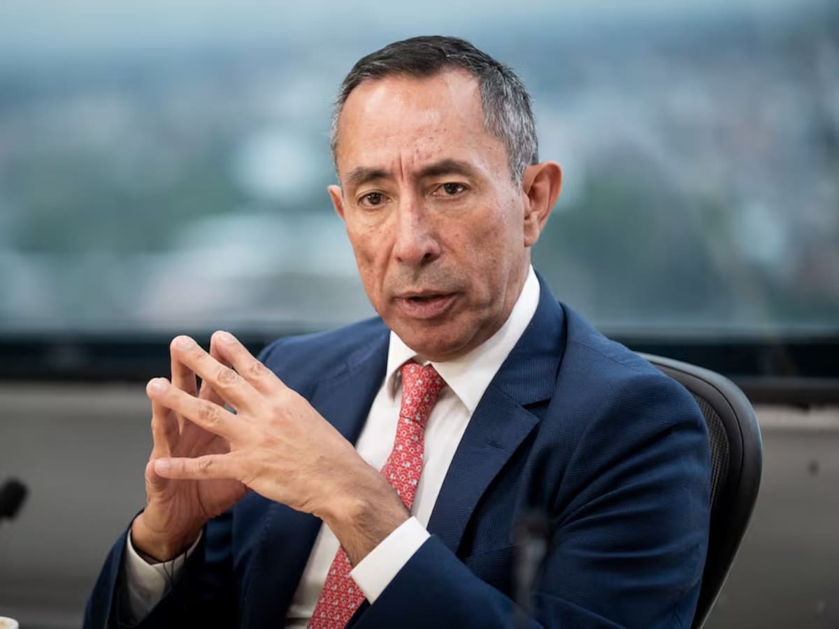 Fiscalía citó a interrogatorio a Ricardo Roa por presuntas irregularidades en compra de penthouse