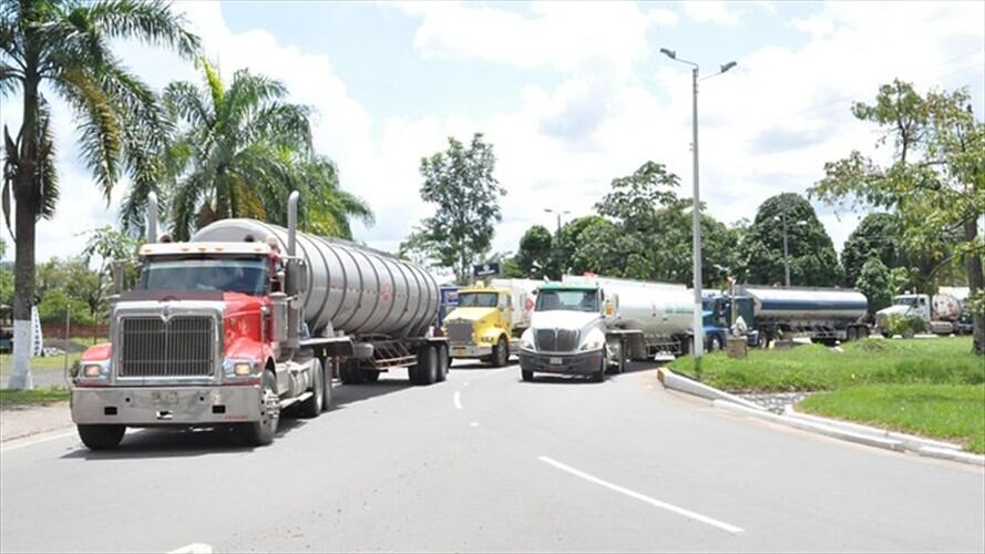 Transportadores de carga piden plan de emergencia por quema de camiones en Antioquia. Foto: Colprensa