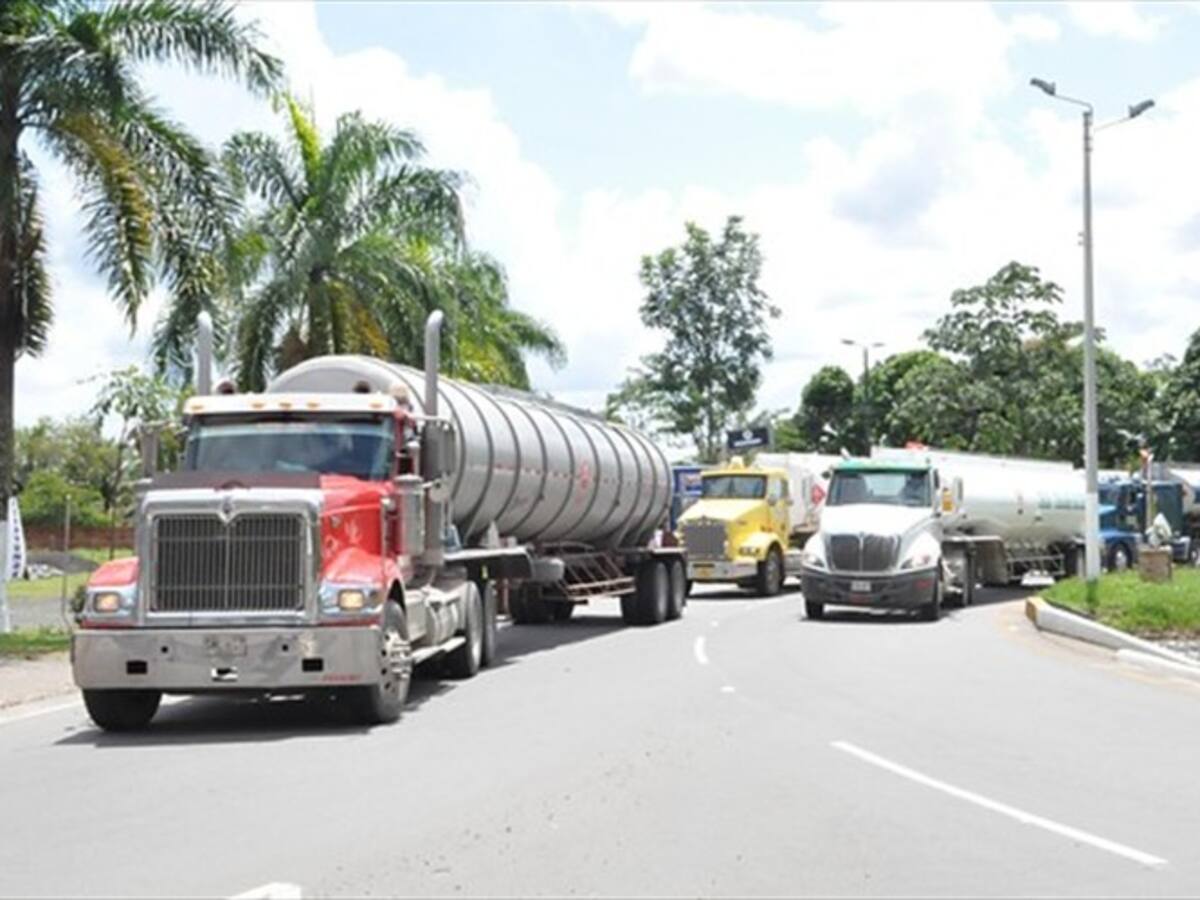 Transportadores de carga piden plan de emergencia por quema de camiones en Antioquia