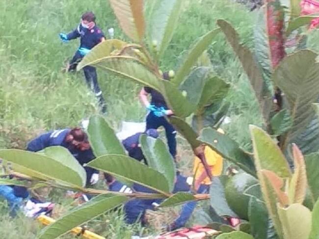 5 integrantes de un organismo de socorro de Caldas, sufrieron aparatoso accidente de tránsito. Foto: Enviada desde el Cuerpo de Bomberos de Villamaría.