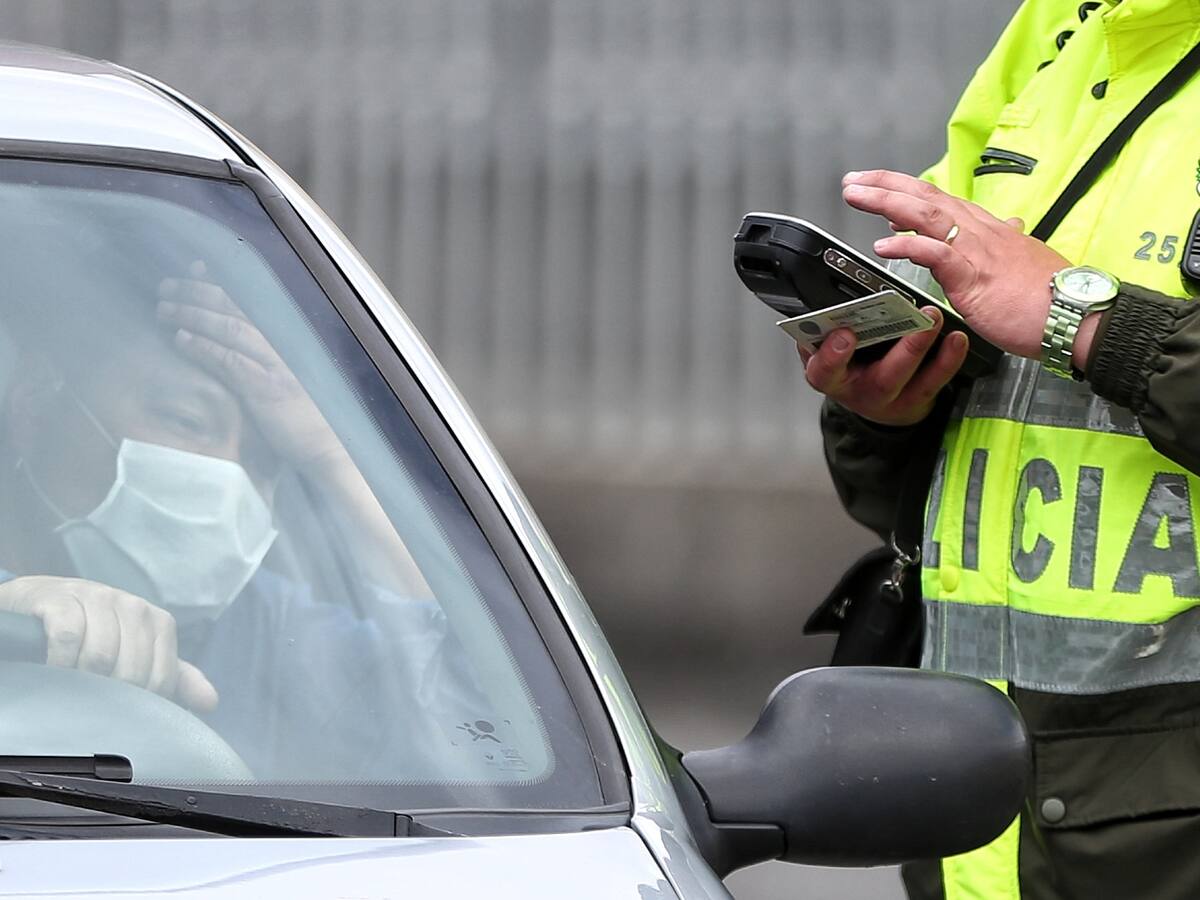 Embargados más de 16.000 morosos de multas de tránsito en Bogotá