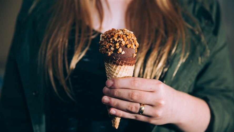 Por lamer un helado una joven podrá pagar una condena entre 2 y 20 años de cárcel. Foto: Pixabay