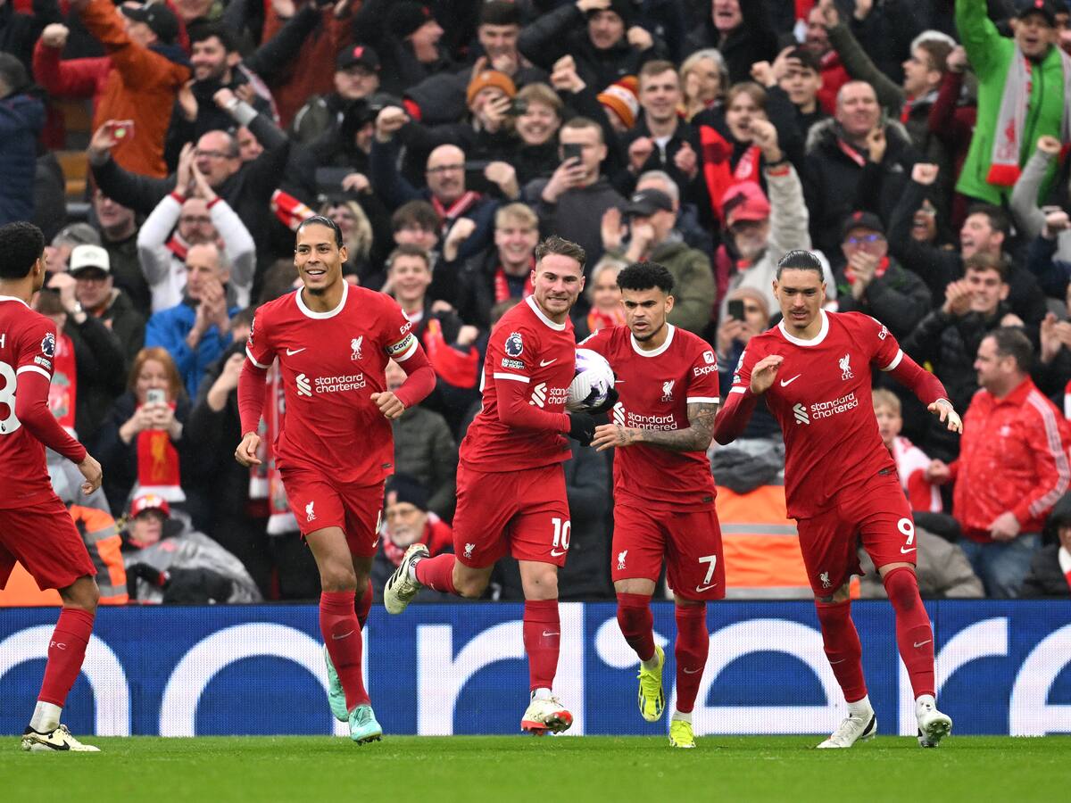 Aficionados del Liverpool se rebelan ante aumento de precio en los abonos