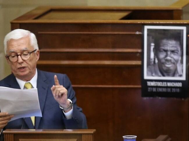 Jorge Enrique Robledo, vocero de la oposición haciendo derecho de la réplica tras discurso de Duque. Foto: Colprensa
