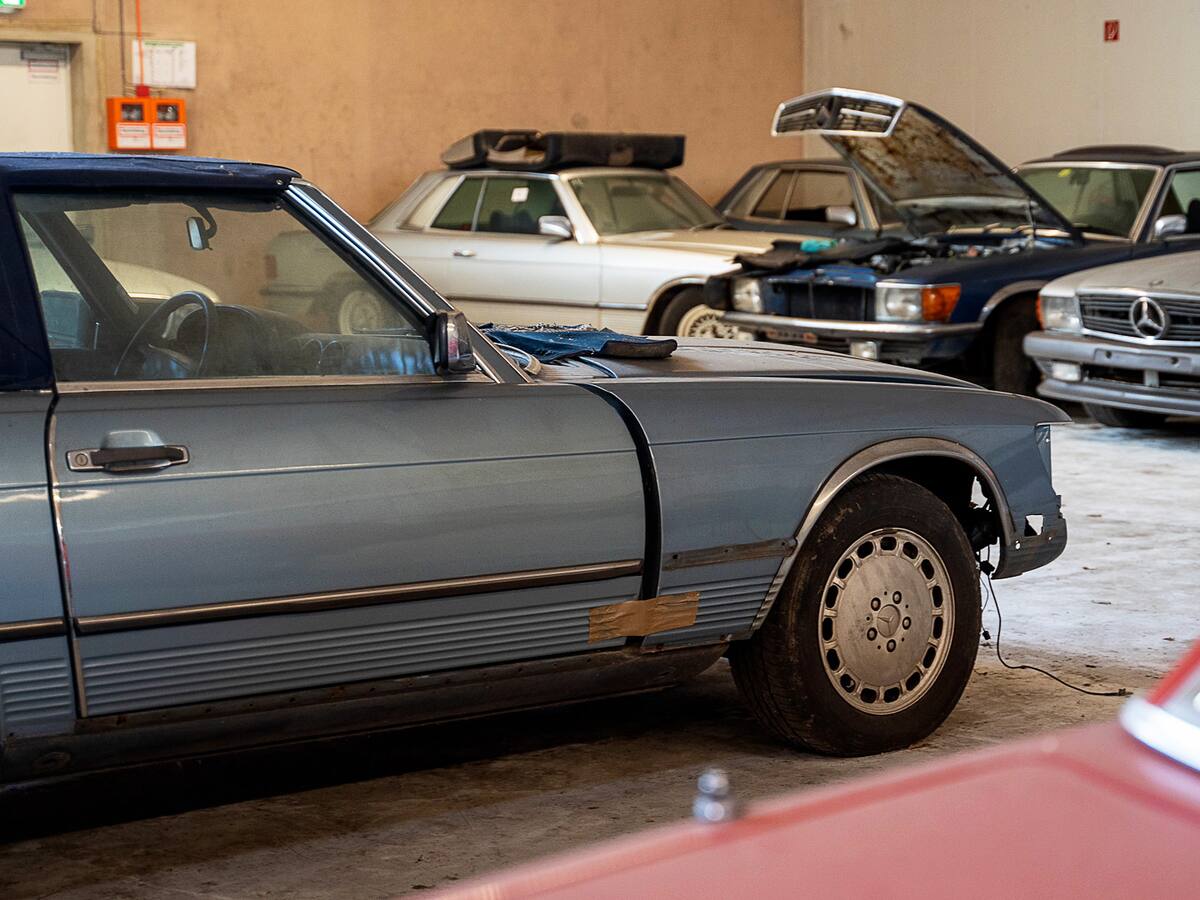 ¿Cuáles son los beneficios y riesgos de comprar un carro de remate?