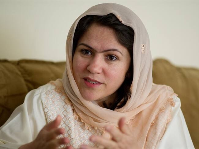Desde el exilio, líder afgana continúa la lucha por las mujeres de su país