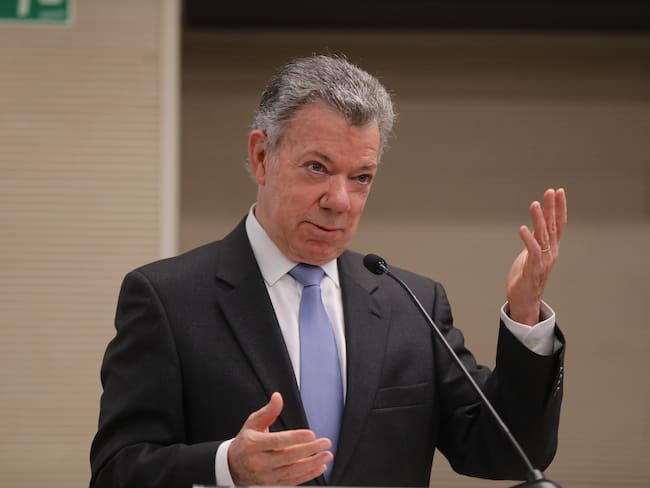 Juan Manuel Santos fue el expresidente que no pudo abordar avión de Avianca