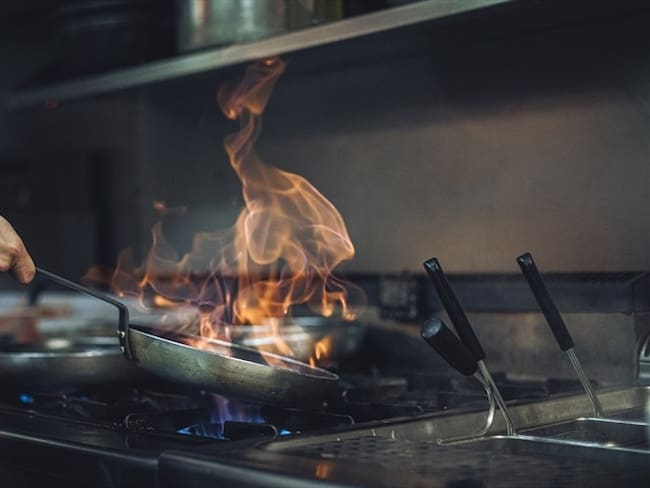 Denuncian turnos de 23 horas en cocinas de restaurantes. Foto: Getty Images