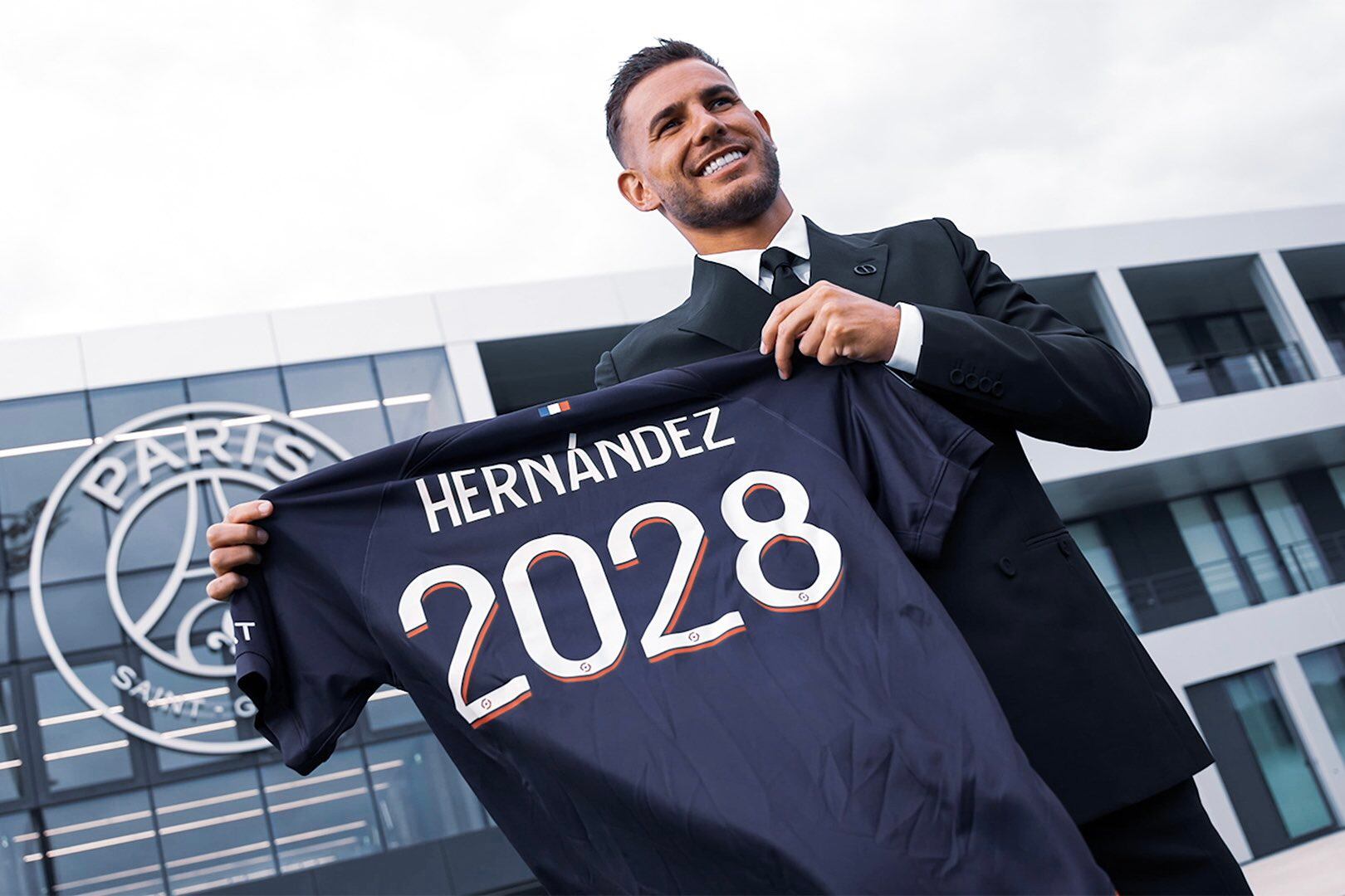 Lucas Hernández es nuevo jugador del París Saint-Germain. Foto: Twitter oficial deLucas Hernández.