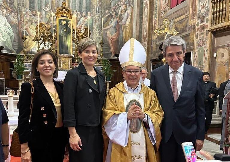 Primera dama acompañará al arzobispo Rueda para su designación como cardenal en Italia. Foto: Suiministrada.