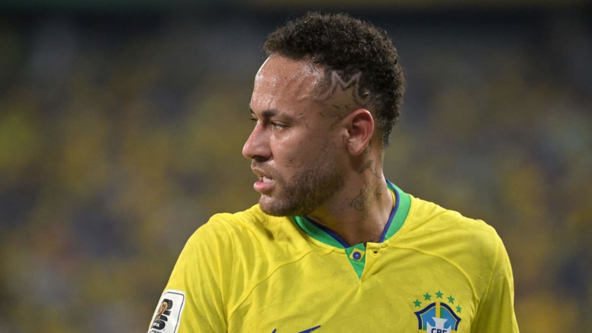 Neymar fue operado con “éxito” de la rodilla en Brasil