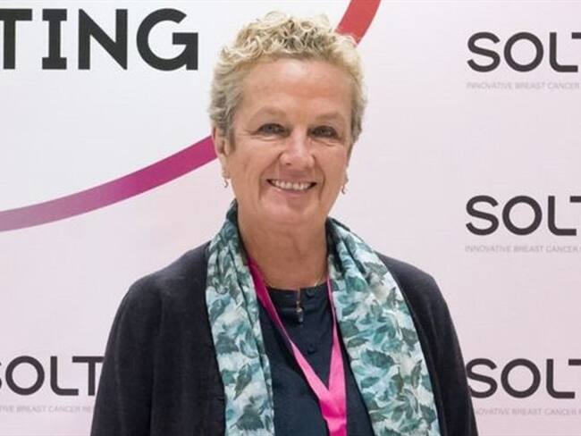 Ana María Casas es oncóloga y experta en cáncer de mama. Un día se encontró compartiendo pasillos de hospital con sus pacientes.. Foto: BBC Mundo