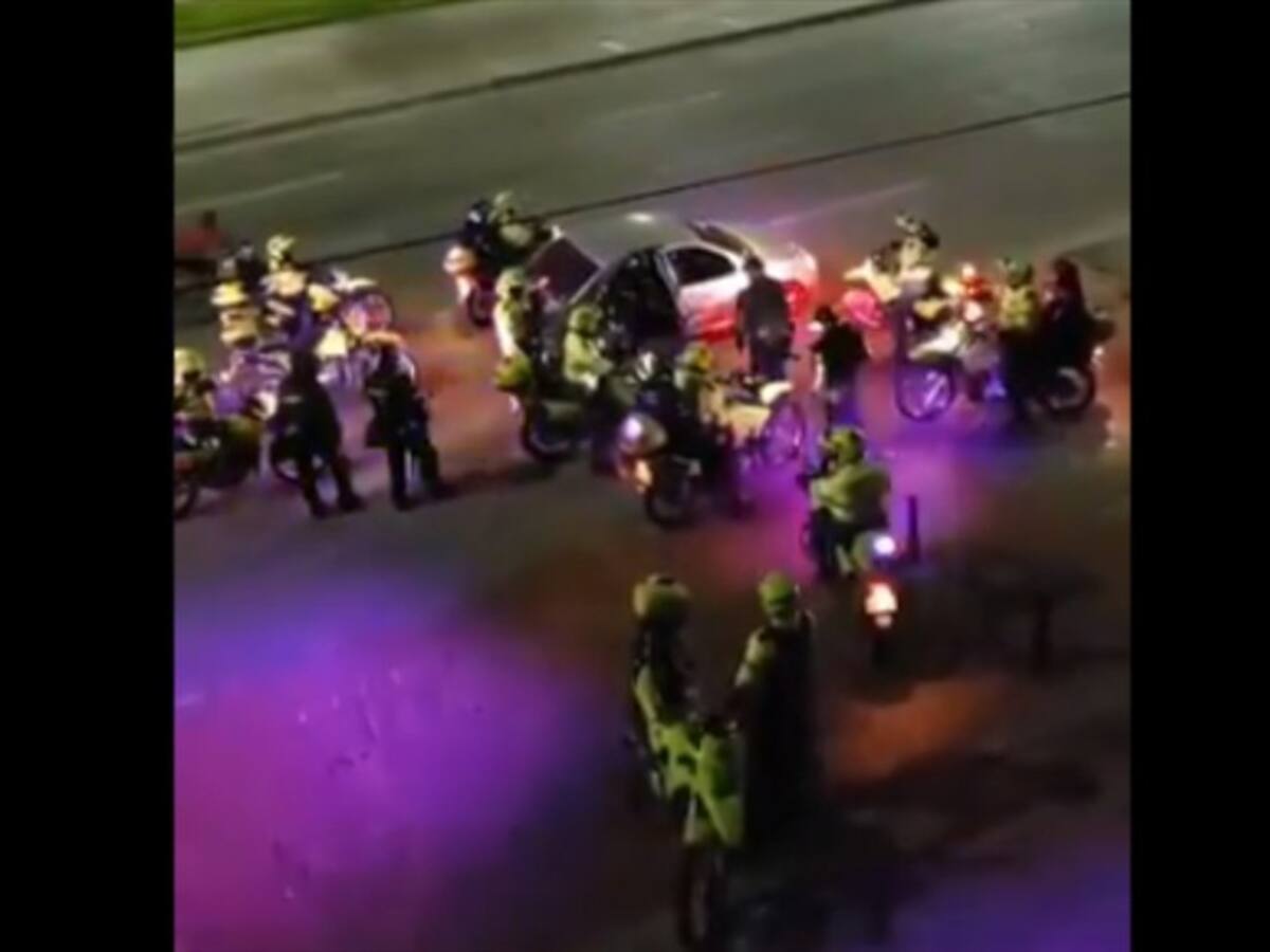 Joven trasladado en vehículo particular por la Policía niega haber participado en protesta