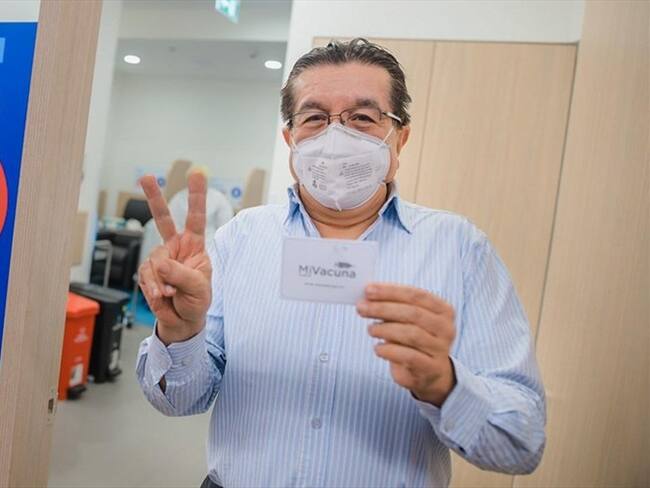 Minsalud fue vacunado contra el COVID-19. Foto: Cortesía Ministerio de Salud