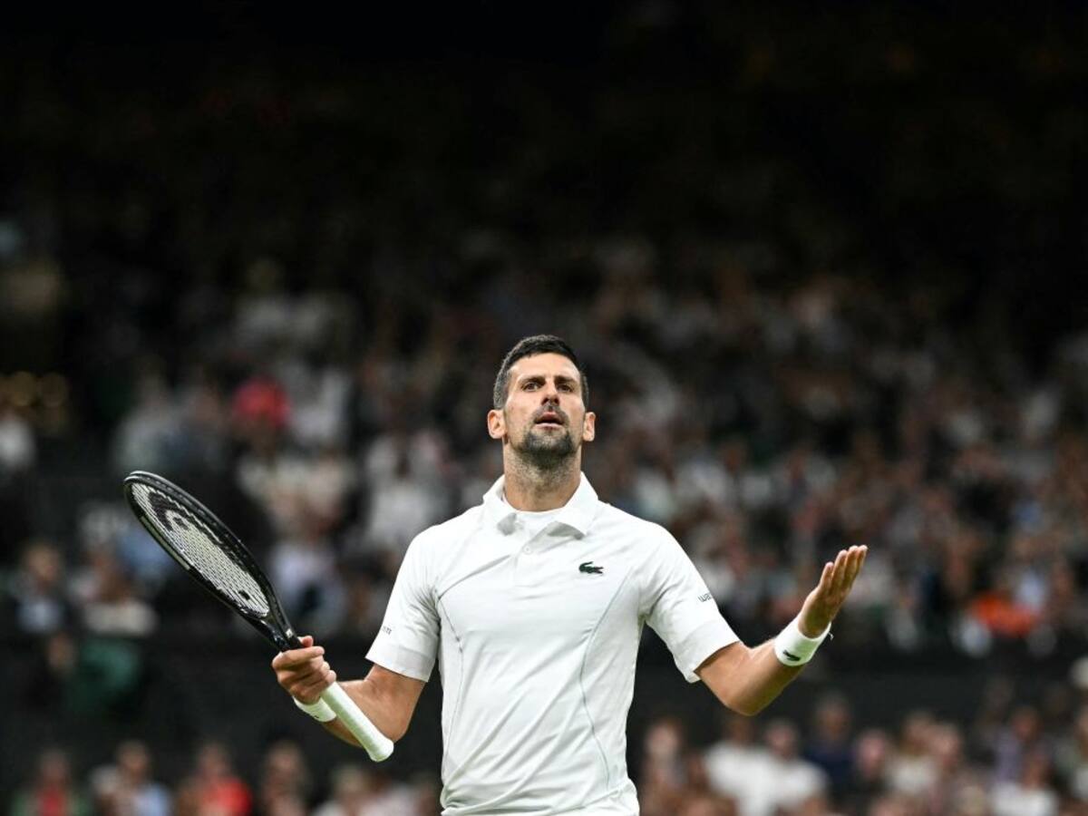 Djokovic pasó a semifinales tras lesión de Miñaur en Wimbledon