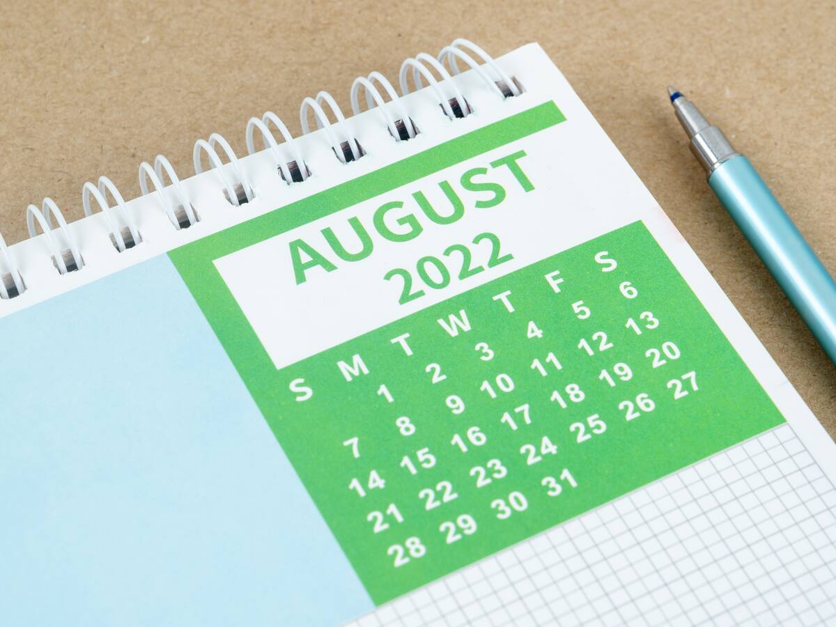 ¿Qué días son festivos en agosto 2022?