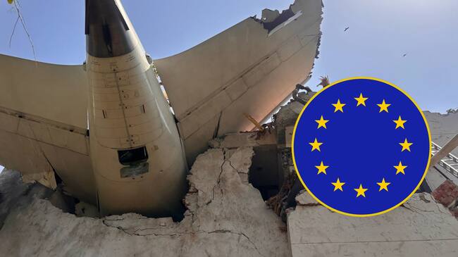 Avión accidentado en India. FOTO: Central Industrial Security Force / Handout/Anadolu via Getty Images