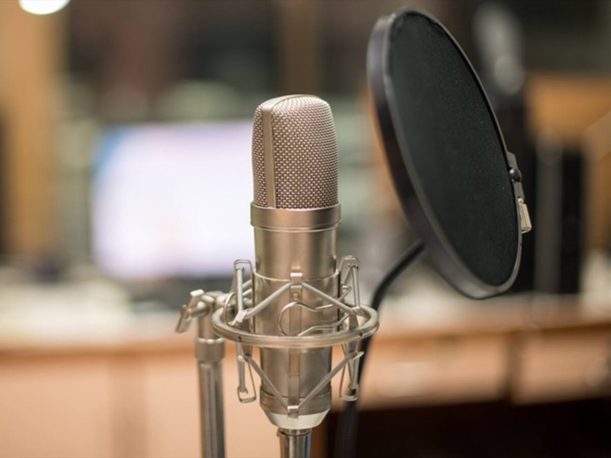 La versión en inglés de la popular canción ‘Solo un cigarro’ en Repeat After Ibarra